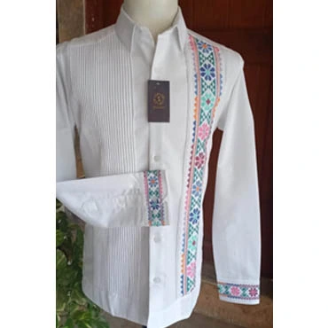 GUAYABERA FLORES EN MANGAS Y UN COSTADO