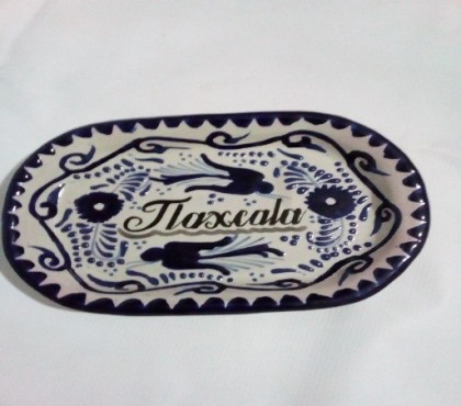 CHAROLA TALAVERA OVAL. OCTAGONAL 23 CM X 17 CM