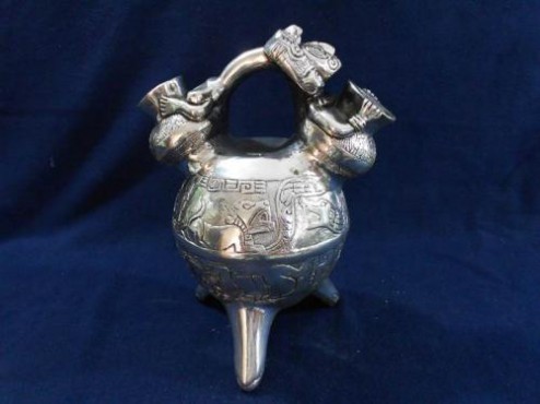 VASIJA PREHISPÁNICA EN ARTESANÍAS DE PLATA 