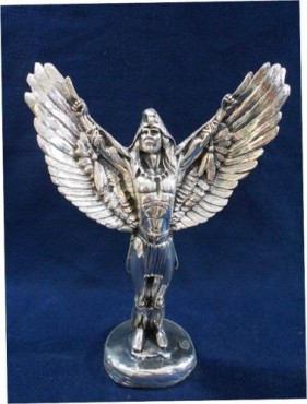 CABALLERO ALAS EXTENDIDAS ARTESANÍAS EN PLATA