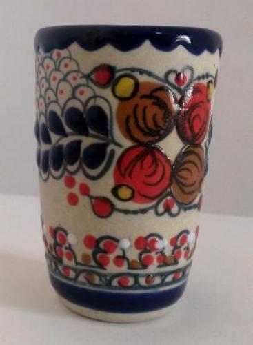 Vaso Tequilero Chico  elaborado en cerámica de alta temperatura. 